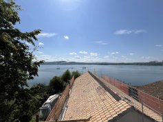 Vue panoramique sur le lac